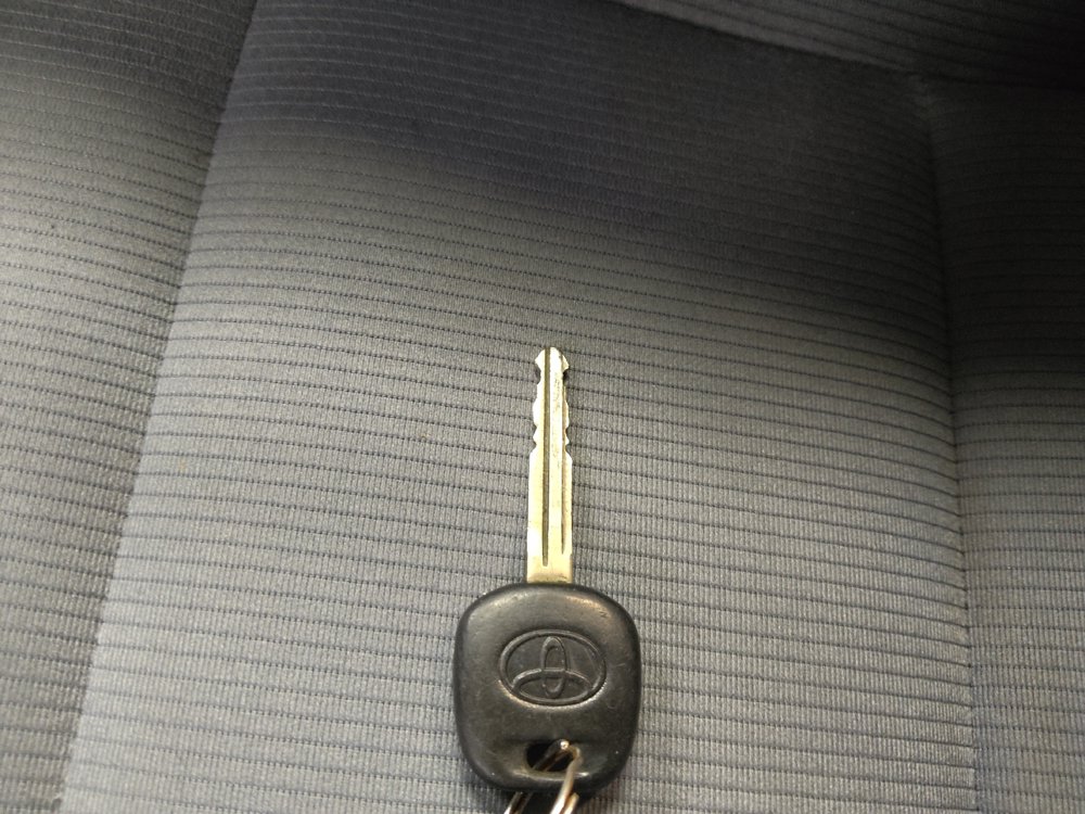 Used 2015 Toyota Corolla L FWD image 32