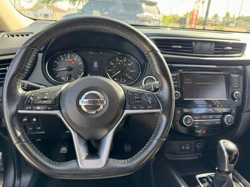 Used 2018 Nissan Rogue SV AWD/4WD image 20