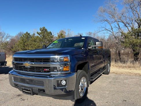 Used 2015 Chevrolet Silverado 2500 LT w/ LT Convenience Package image 2