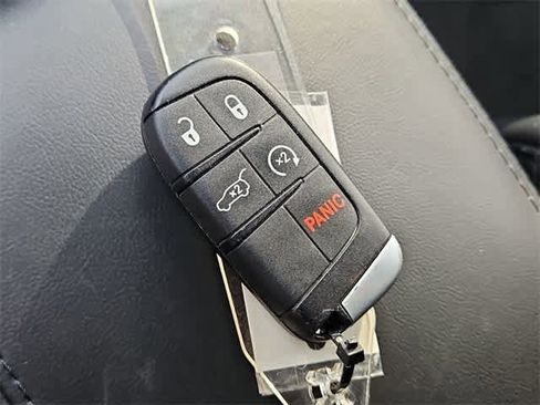 Used 2020 Jeep Grand Cherokee Altitude image 35