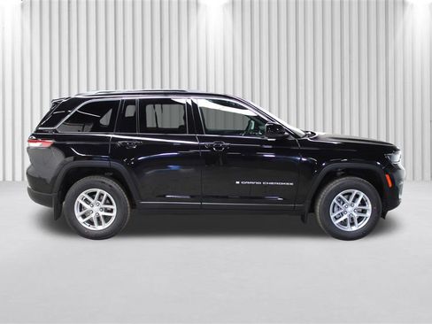 New 2026 Jeep Grand Cherokee Laredo image 2