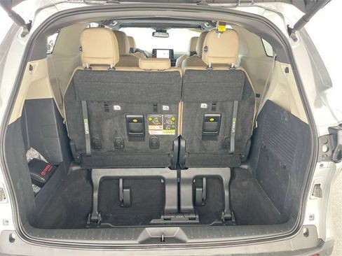 Used 2023 Toyota Sienna XLE image 45