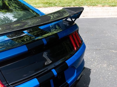 Used 2021 Ford Mustang Shelby GT500 w/ Carbon Fiber Track Pack RWD image 5
