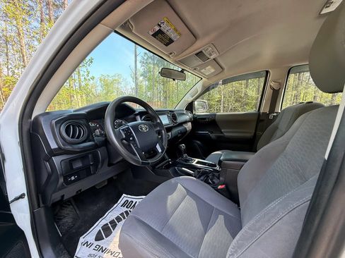 Used 2017 Toyota Tacoma SR RWD image 13