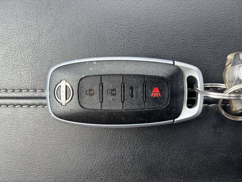 Used 2025 Nissan Sentra SV FWD image 17