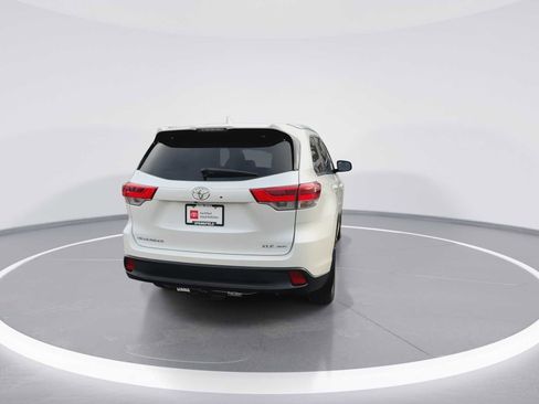 Used 2017 Toyota Highlander XLE image 7