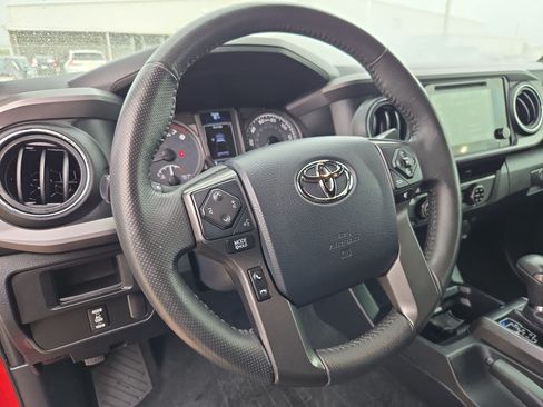 Used 2017 Toyota Tacoma SR5 AWD/4WD image 16