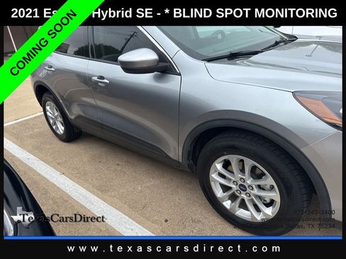 Used 2021 Ford Escape SE image 2
