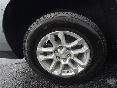 Certified 2025 Chevrolet Suburban LS image 15