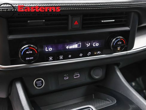 Used 2023 Nissan Rogue SV AWD/4WD image 19