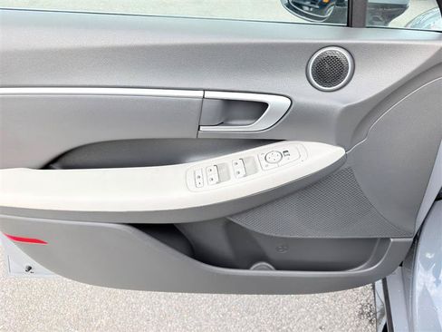 Used 2025 Hyundai Sonata SEL FWD image 9