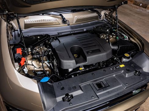 Used 2025 Land Rover Defender 110 X-Dynamic SE image 39