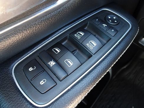 Used 2022 RAM 1500 Laramie AWD/4WD image 23