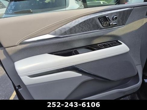 Used 2026 Cadillac Escalade IQ Luxury 1 AWD/4WD image 13