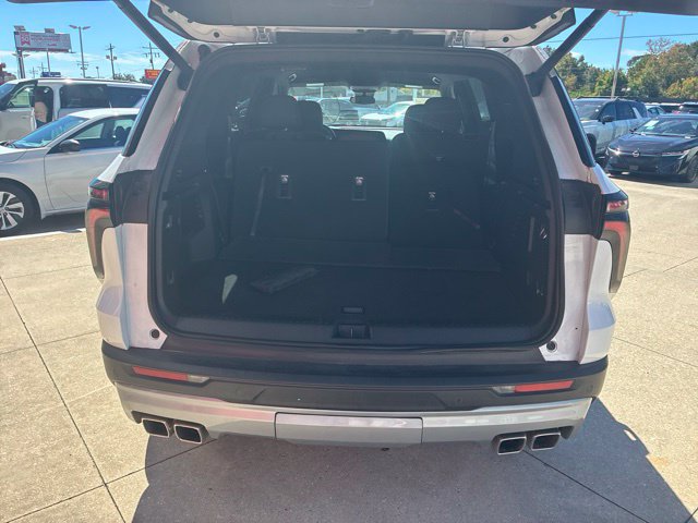 Used 2024 Chevrolet Traverse LT w/ LPO, Floor Liner Package FWD image 8