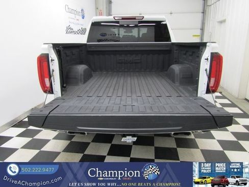 Used 2023 GMC Sierra 1500 SLT w/ SLT Premium Package AWD/4WD image 17