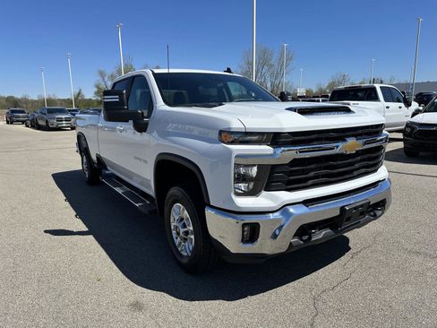 Used 2025 Chevrolet Silverado 2500 LT w/ Convenience Package AWD/4WD image 10