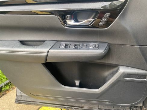 Used 2025 Honda CR-V EX-L image 3