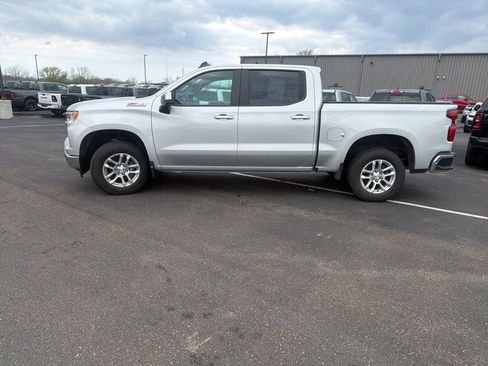 Used 2022 Chevrolet Silverado 1500 LT w/ Z71 Off-Road Package AWD/4WD image 4