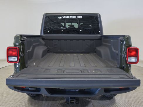Used 2022 Jeep Gladiator Sport AWD/4WD image 12