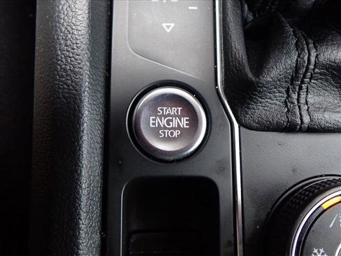 Used 2020 Volkswagen Atlas Cross Sport SEL Premium R-Line image 26