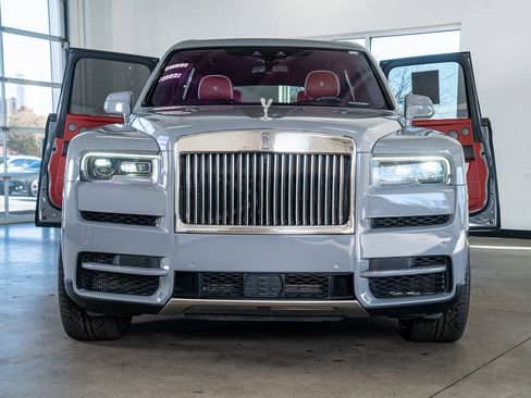 Used 2022 Rolls-Royce Cullinan image 3