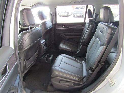 Used 2023 Jeep Grand Cherokee L Limited AWD/4WD image 34