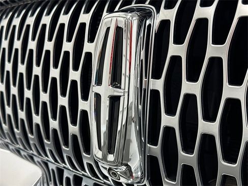 Used 2022 Lincoln Nautilus Black Label w/ Class II Trailer Tow Package image 14