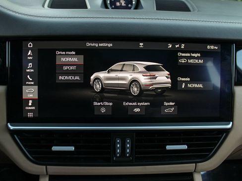 Used 2019 Porsche Cayenne Turbo AWD/4WD image 32