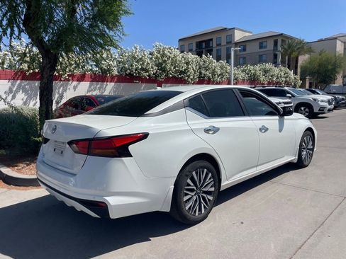 Used 2025 Nissan Altima 2.5 SV image 2