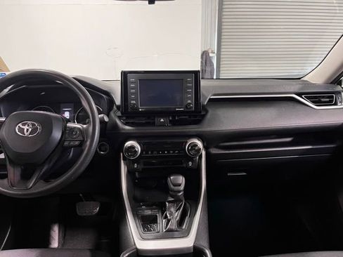 Used 2021 Toyota RAV4 XLE w/ Convenience Package FWD image 20