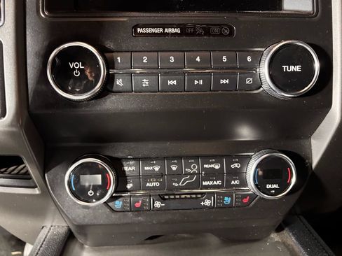 Used 2019 Ford Expedition Max XLT w/ Equipment Group 202A AWD/4WD image 14