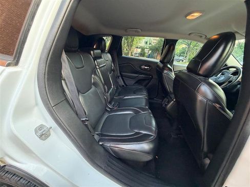 Used 2016 Jeep Cherokee Limited FWD image 28