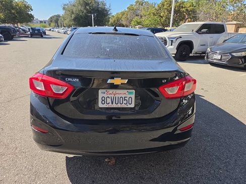 Used 2017 Chevrolet Cruze LT w/ Convenience Package FWD image 4