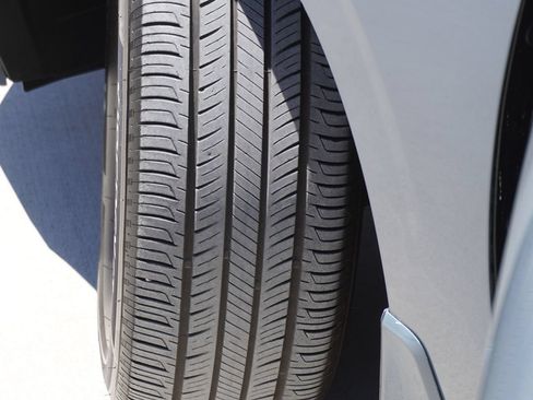 Used 2025 Nissan Sentra SV FWD image 5