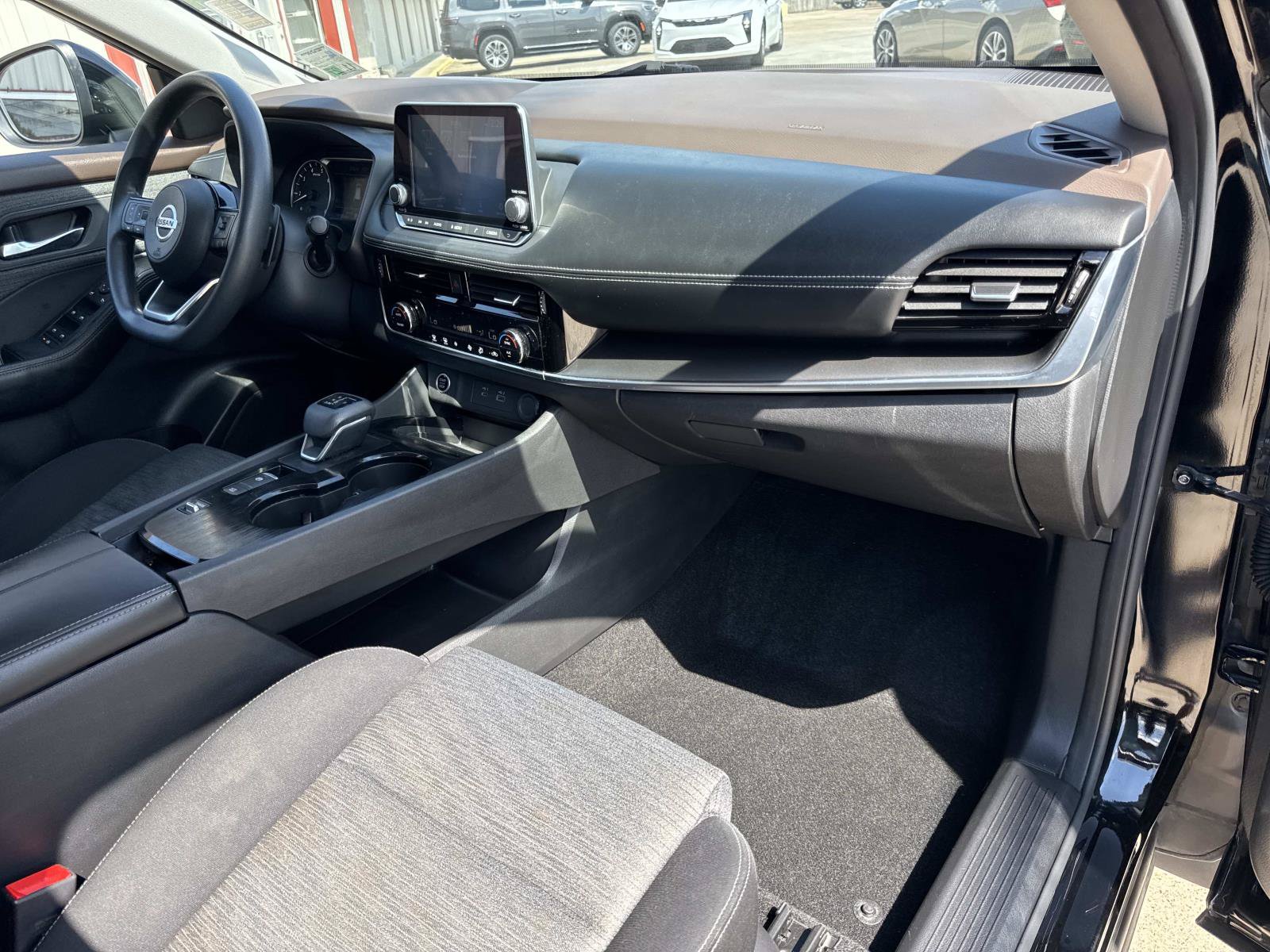 Used 2021 Nissan Rogue SV FWD image 12