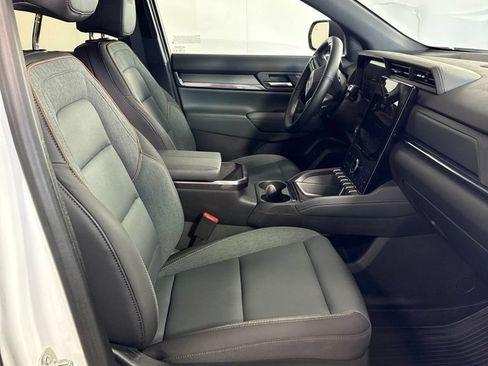Used 2026 GMC Terrain AT4 AWD/4WD image 15