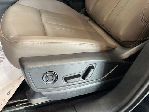 Used 2025 Audi Q5 Premium w/ 19" Wheel Package AWD/4WD image 9