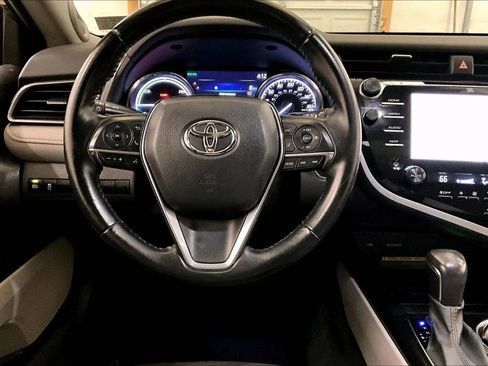 Used 2020 Toyota Camry XLE w/ Sunroof Package image 6