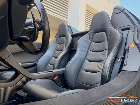 Used 2016 McLaren 675LT image 23