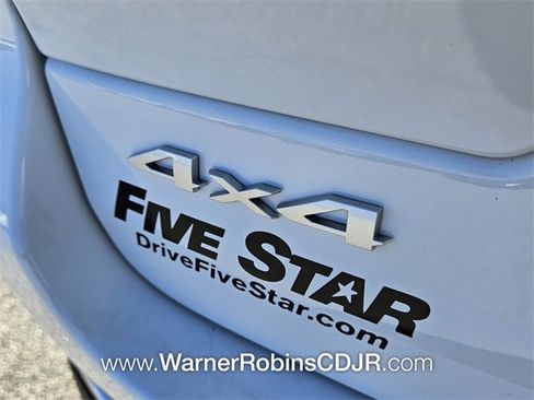 New 2025 Jeep Grand Cherokee Limited image 11