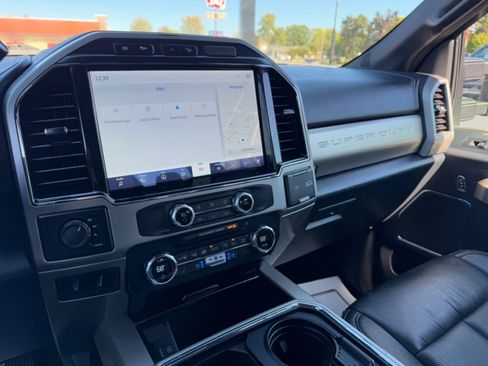 Used 2022 Ford F450 Lariat w/ FX4 Off-Road Package image 31