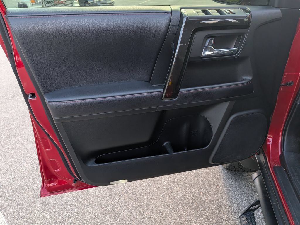 Used 2019 Toyota 4Runner TRD Off-Road Premium AWD/4WD image 8