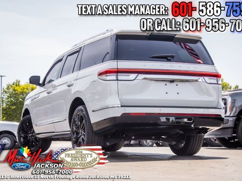 Used 2024 Lincoln Navigator Reserve AWD/4WD image 6