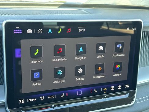 New 2025 Volkswagen Tiguan SE image 23