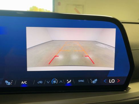 New 2025 Chevrolet Traverse LT image 25