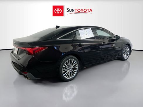Used 2019 Toyota Avalon Limited image 4