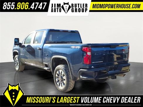 Used 2023 Chevrolet Silverado 2500 Custom w/ Custom Convenience Package image 3