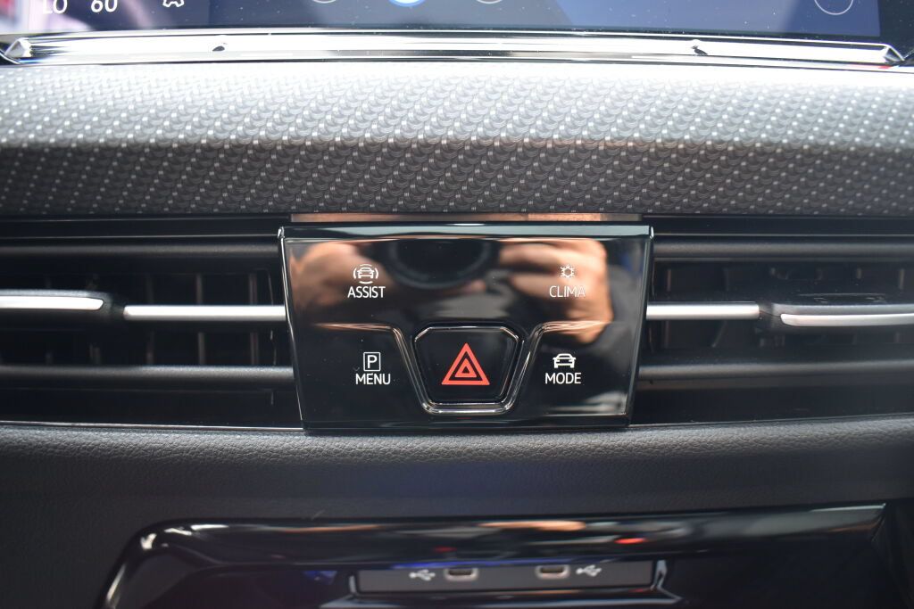 Used 2024 Volkswagen Golf R AWD/4WD image 12