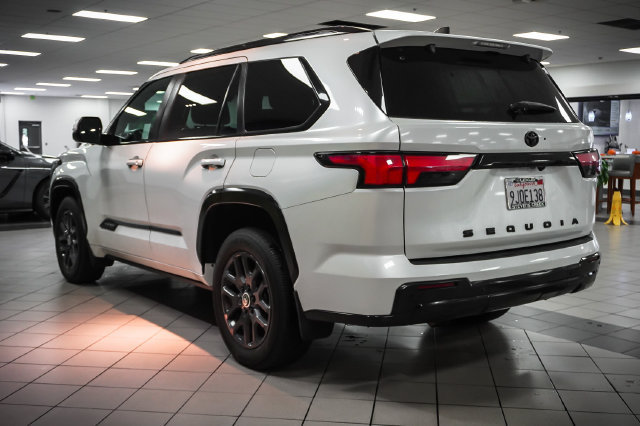 Used 2024 Toyota Sequoia Platinum AWD/4WD image 8